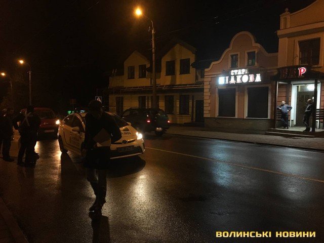 Авто у Луцьку збило 2 людей. ФОТО