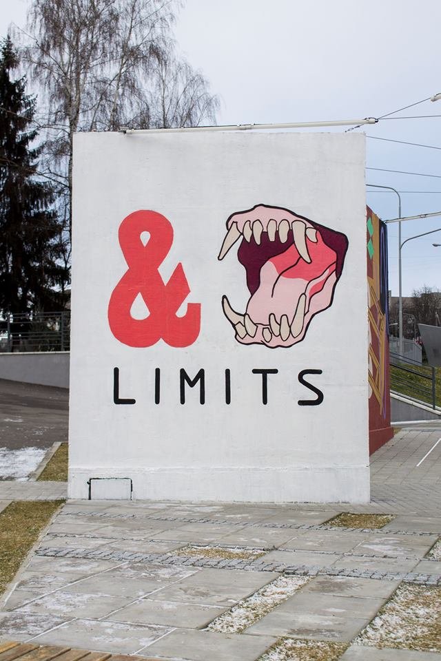 Автор пояснив, що означають великі малюнки у вуличній галереї Луцька