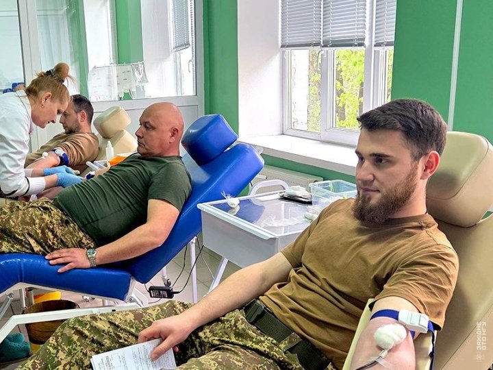 Луцькі нацгвардійці стали донорами крові для порятунку життів. ФОТО