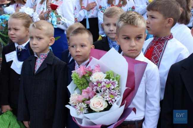 Вишиванки, квіти, бантики: у Володимирі пролунав перший дзвоник. ФОТО