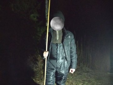 На Волині посеред ночі затримали чотирьох браконьєрів, які ловили рибу «острогами». ФОТО
