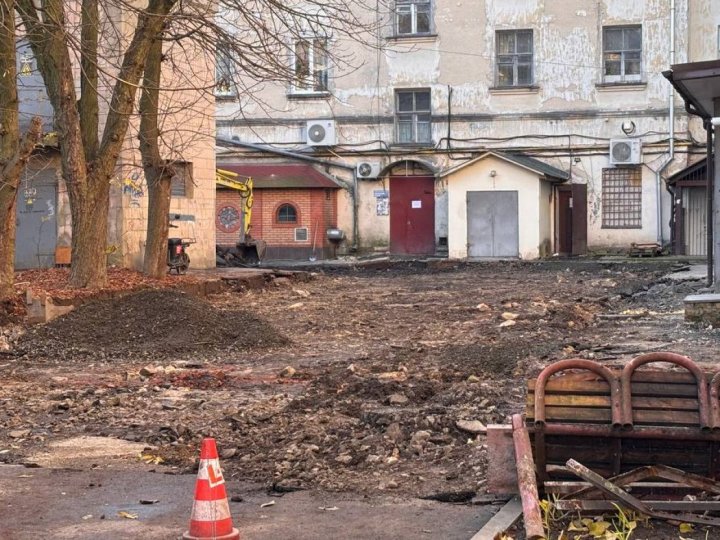 У Луцьку за понад мільйон ремонтують двір на проспекті Волі