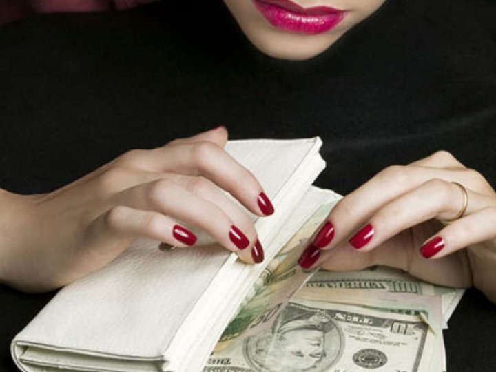 Ошукала власників бару-мотелю «Зустріч» та салону штор «Арт Декор»: у Луцьку судили шахрайку-рецидивістку