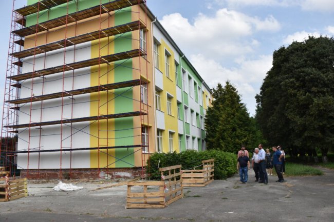 Показали, як змінюється луцька школа, яка не бачила ремонту понад пів століття. ФОТО