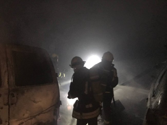Пожежа на Львівській, у якій згоріли автомобілі: повідомили подробиці і попередню причину