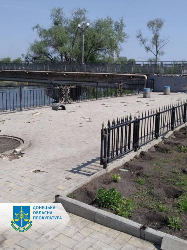 Росіяни обстріляли на Донеччинні Свято-Успенську Святогірську лавру: поранили сімох людей 