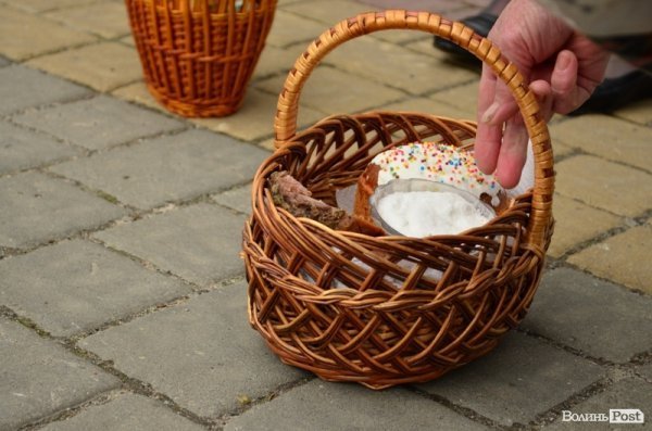 У Луцьку святять паску. ФОТО