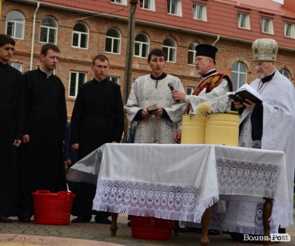 У Луцьку святять паску. ФОТО