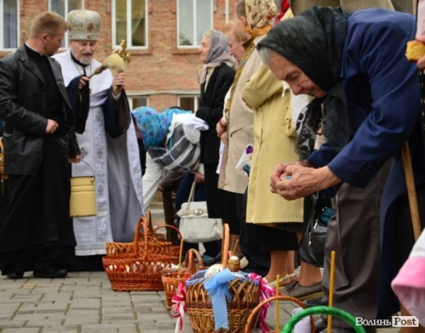 У Луцьку святять паску. ФОТО