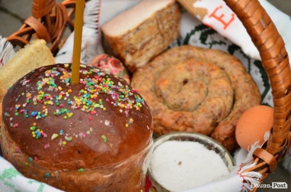 У Луцьку святять паску. ФОТО