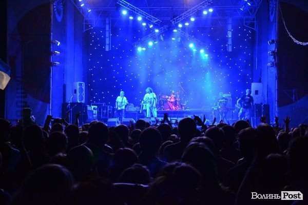 «Коломийка» про Путіна і ліричний флешмоб: «Скрябін» у Луцьку.ФОТО.ВІДЕО