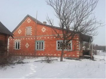 На Волині дитині, позбавленій батьківського піклування, купили хату в селі