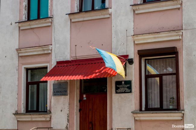 Синьо-жовтий Луцьк: як місто чепуриться до святкувань. ФОТО