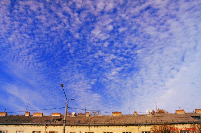 Осіннє небо над Луцьком на світлинах фотографа