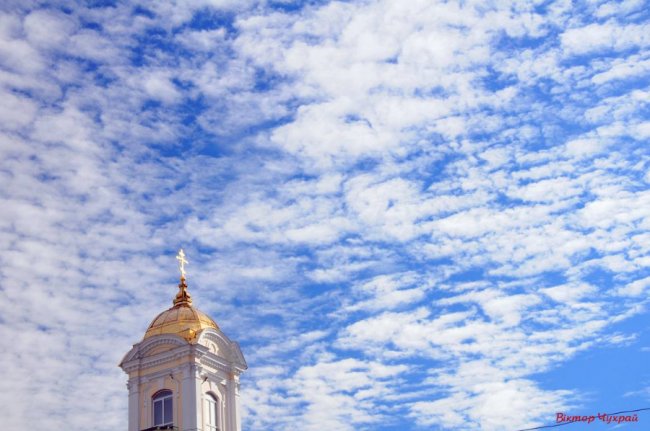 Осіннє небо над Луцьком на світлинах фотографа