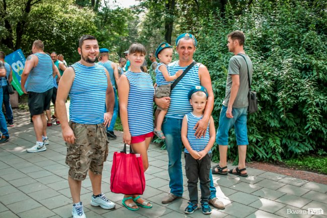 У Луцьку вшанували десантників. ФОТО