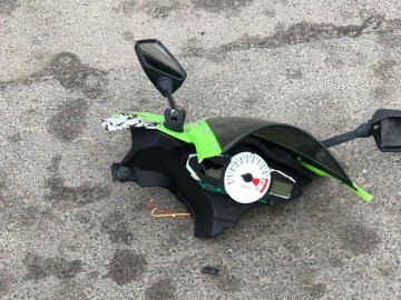 У місті на Волині мотоцикл влупився у легковик. ФОТО