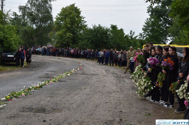 На Волині в останню дорогу провели Героя Василя Гайченю, який загинув внаслідок нещасного випадку