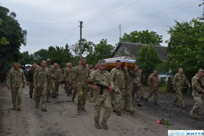 На Волині в останню дорогу провели Героя Василя Гайченю, який загинув внаслідок нещасного випадку