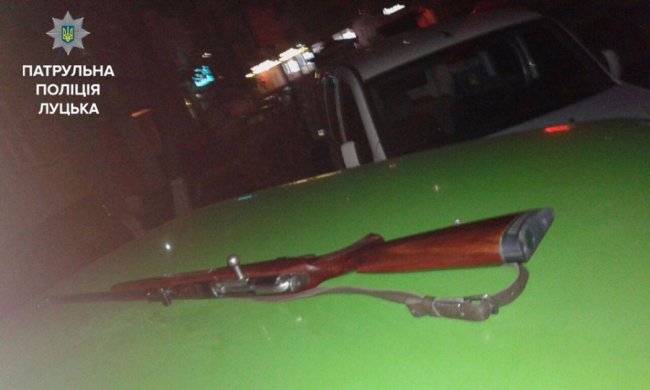Чоловік напідпитку розгулював нічним Луцьком з рушницею