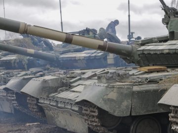Показали, як танкісти волинської бригади тренуються захищати Батьківщину. ВІДЕО
