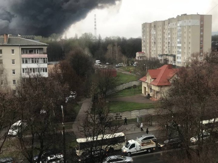 У Луцьку на Конякіна перекрили рух транспорту  у зв'язку з ліквідацією обстрілу РФ