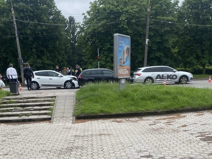 На Рівненській у Луцьку зіткнулися три авто