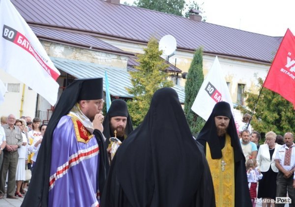 Опозиція на марші: у Луцьку влаштували протестну ходу. ФОТО 