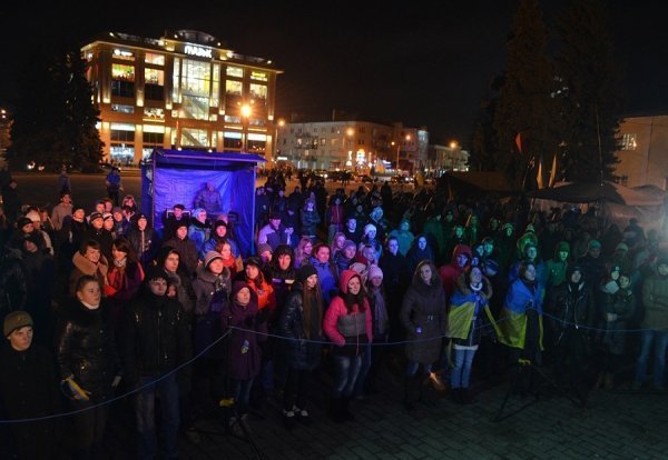 Вечірній Євромайдан у Луцьку. ФОТО. ВІДЕО