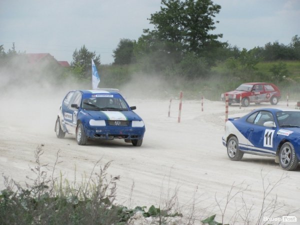 Під Луцьком змагалися автогонщики. ФОТО 