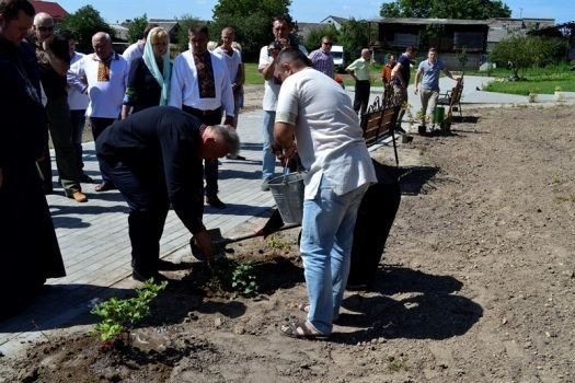 У селі під Луцьком відкрили Алею Небесної Сотні. ФОТО