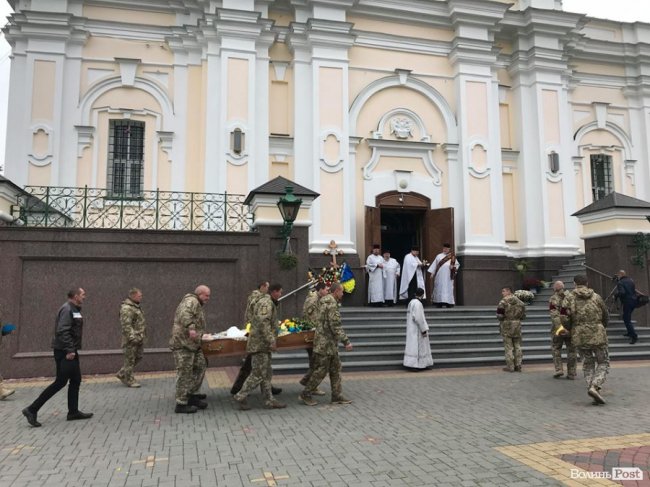 У Луцьку прощаються з загиблим Героєм Максимом Пасичнюком. ФОТО