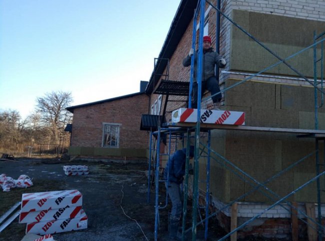 У селі під Луцьком утепляють клуб. ФОТО