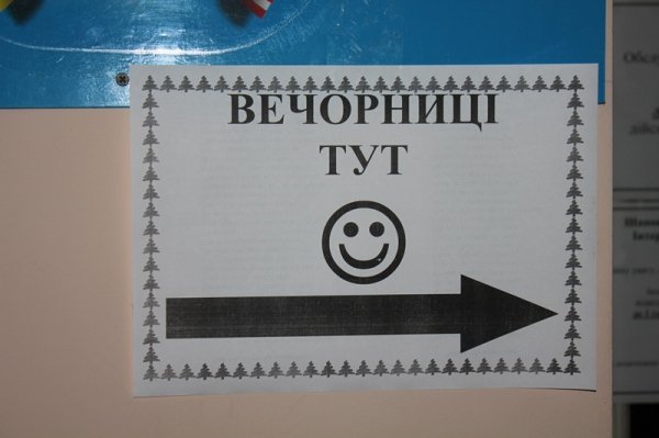 У Луцьку на Андріївських вечорницях нігерієць смакував вареники. ФОТО