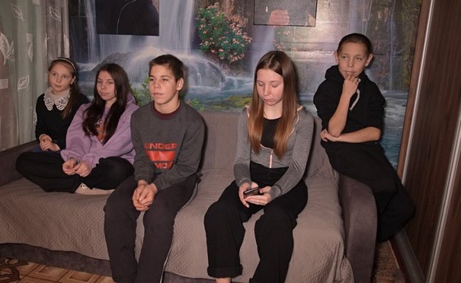 Пенсіонерка з Волині взяла під опіку шістьох дітей безвісти зниклого зятя