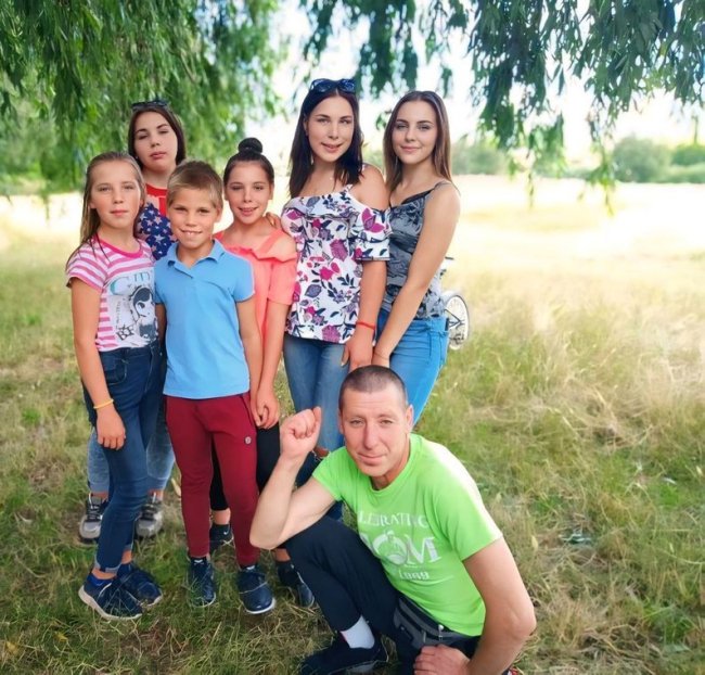 Пенсіонерка з Волині взяла під опіку шістьох дітей безвісти зниклого зятя