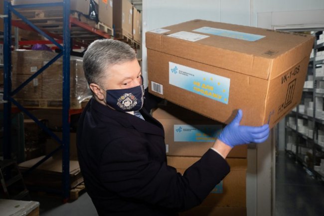 Якість світового рівня: українські лікарі розповіли про ІФА-тести, які привіз Фонд Порошенка