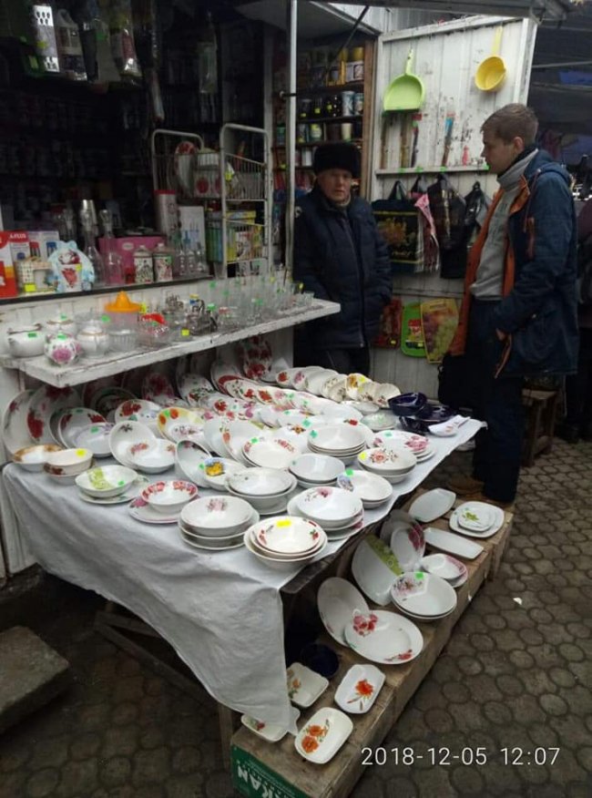 На центральному ринку Луцька ліквідували «наливайку». ФОТО