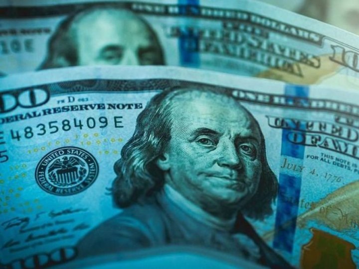 Курс валют на 1 грудня: скільки коштуватимуть долар, євро і злотий