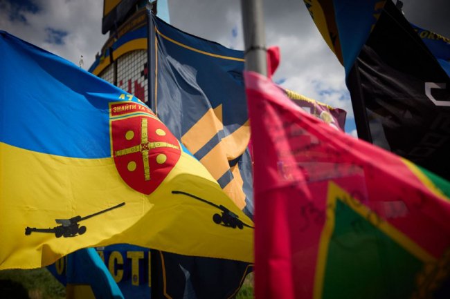 Зеленський лишив автограф на легендарній стелі