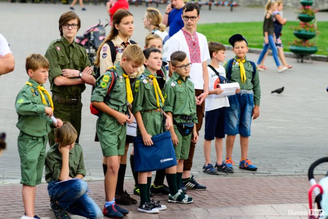 Людей було мало, але прийшли патріоти: у Луцьку відбулася акція «Мова об'єднує». ФОТО