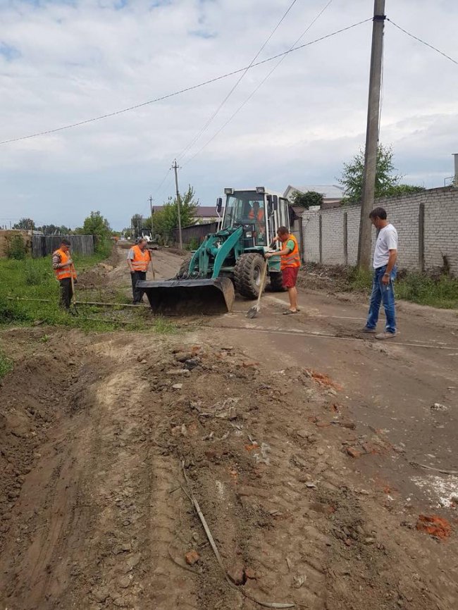 Активісти своїм коштом відновили дорогу у Луцьку. ФОТО