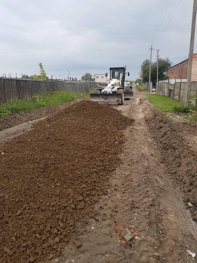 Активісти своїм коштом відновили дорогу у Луцьку. ФОТО