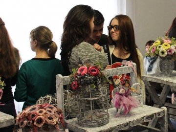 У Луцьку відбулась виставка для збору коштів хворій дівчинці