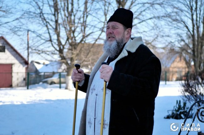 «Він у полоні»: як священник біля Луцька «віщує» долю безвісти зниклих військових. ВІДЕО