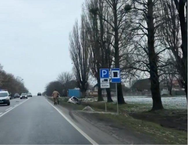 Поблизу Нововолинська – аварія, дві автівки злетіли у кювет