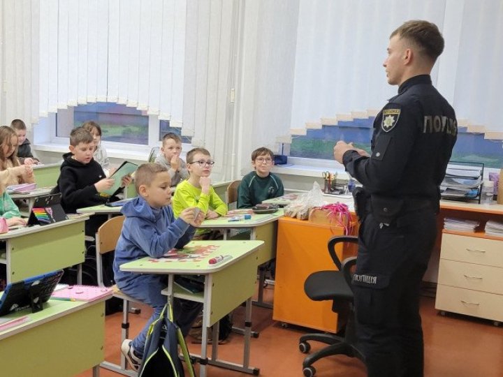 Охорона у школі: З 1 вересня у 20 навчальних закладах Луцька працюватимуть поліцейські