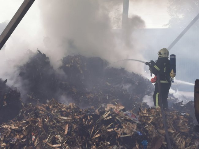 Під Києвом загорілося утилізаційне підприємство, є постраждалі. ФОТО