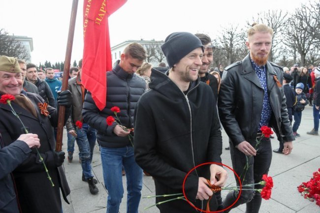 Тимощука сфотографували з георгіївською стрічкою