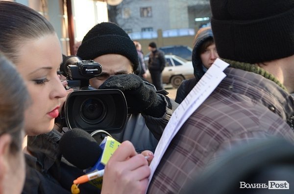 Луцькі журналісти вийшли на акцію протесту. ФОТО
